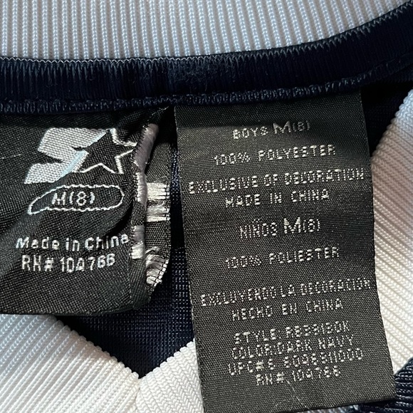 Red Canada jersey - Picture 5 of 8